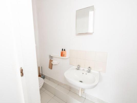 Room image 1