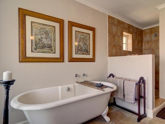 Room image 4