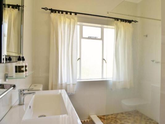 Room image 1