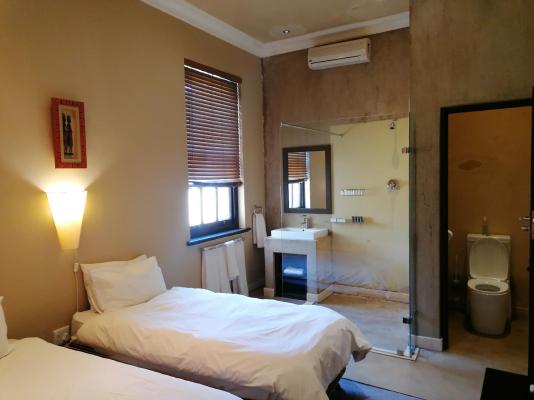 Room image 1