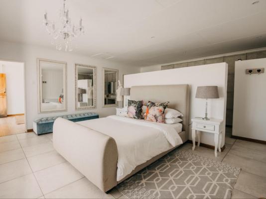 Room image 4