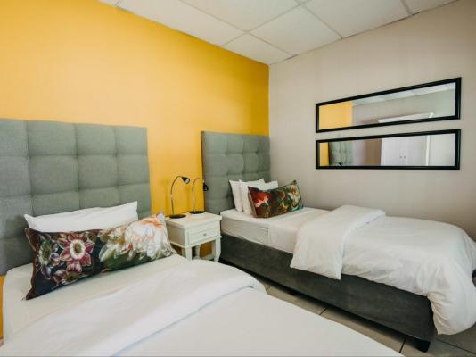 Room image 4