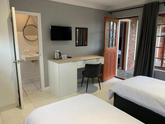 Room image 3