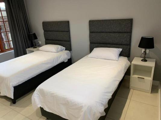 Room image 4