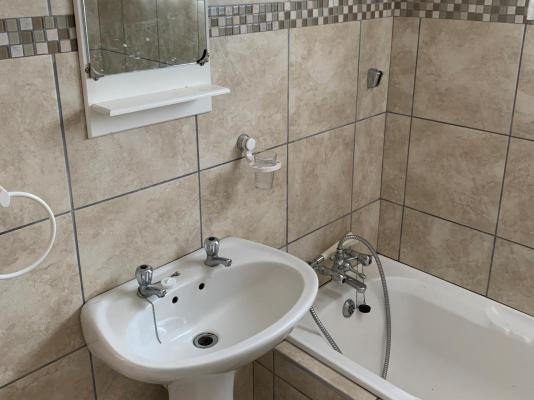 Room image 4