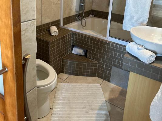 Room image 3