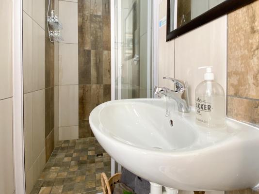 Room image 3