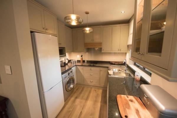 Queen Unit Kitchen