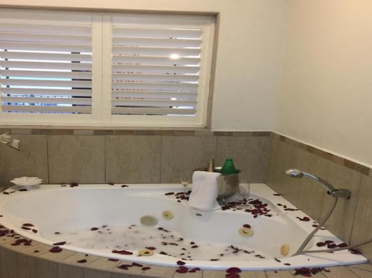Room image 3