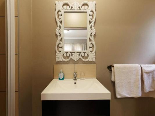 Room image 12