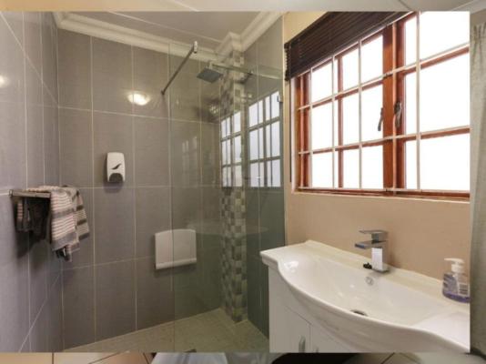 Room image 23