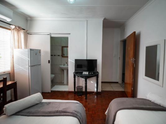 Room image 8