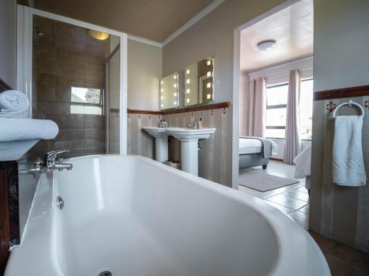 Room image 3