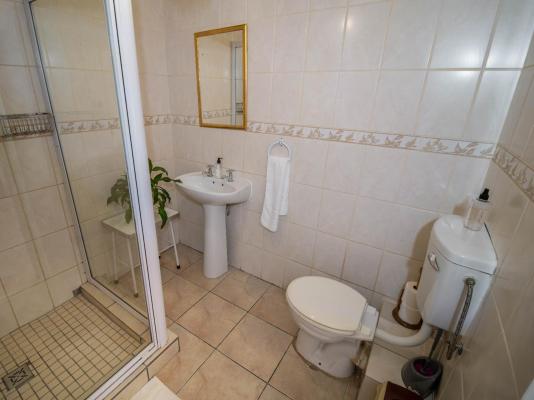 Room image 4