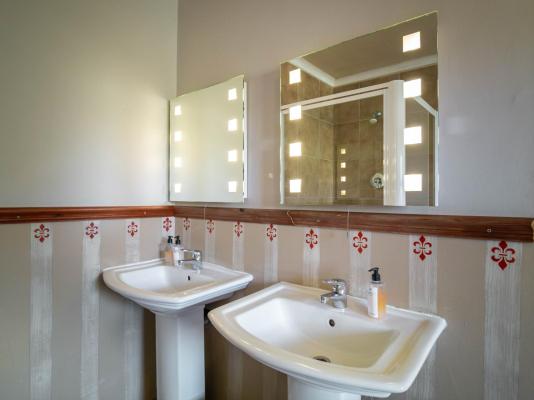 Room image 6