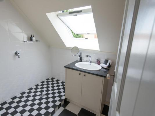 Room image 10