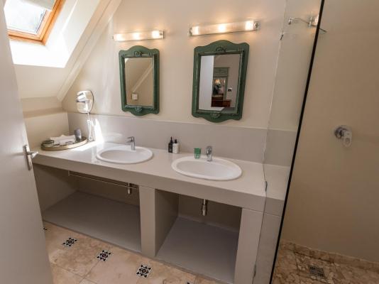 Room image 11