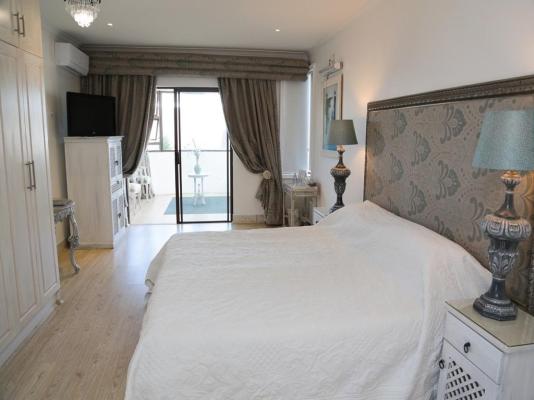 Room image 1