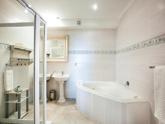 Room image 1
