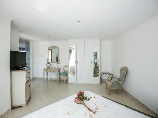 Room image 1