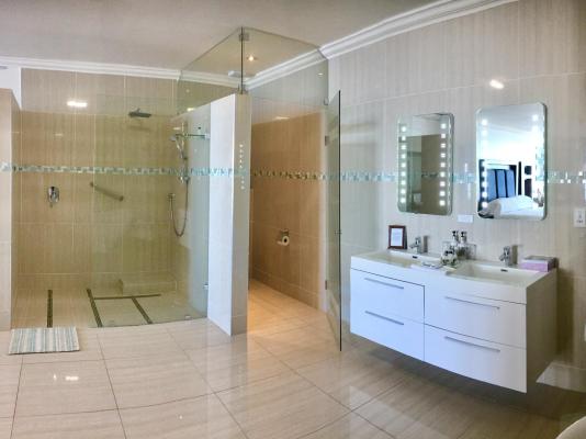 Room image 4