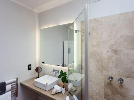 Room image 1