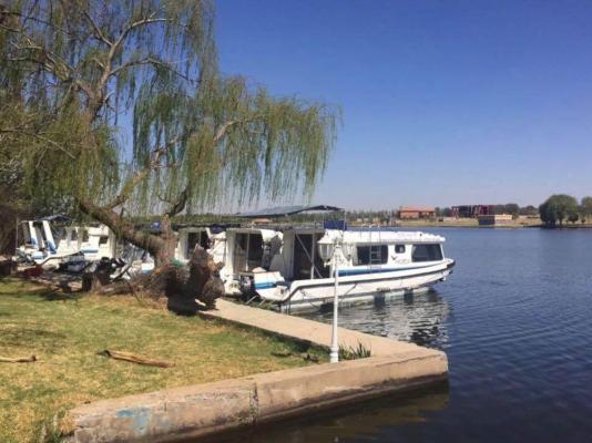 Old Willow Houseboats - 202048