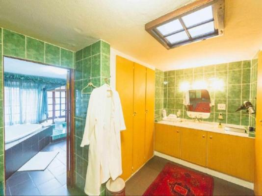 Room image 3