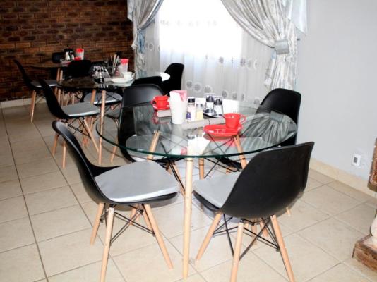 Comfort E Casa Guest Lodge - 203038