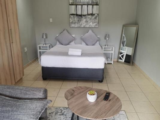Room image 4