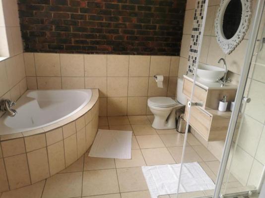 Comfort E Casa Guest Lodge - 203060