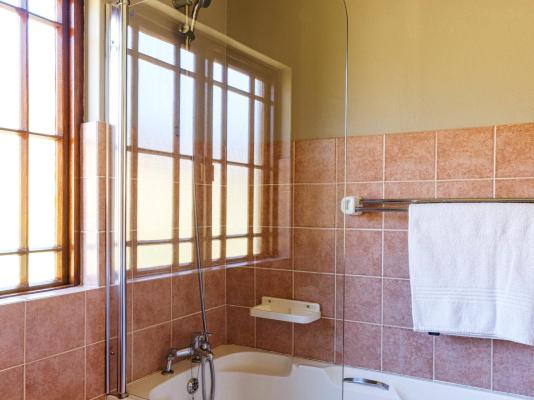 Room image 6