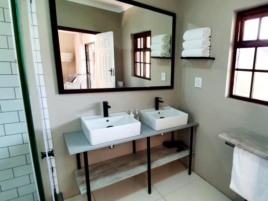 Room image 3