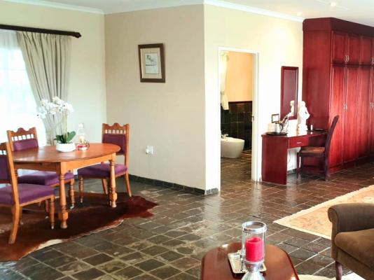 Room image 5