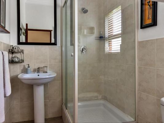 Room image 3