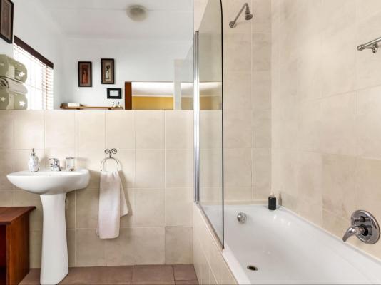 Room image 1
