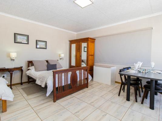 Room image 3