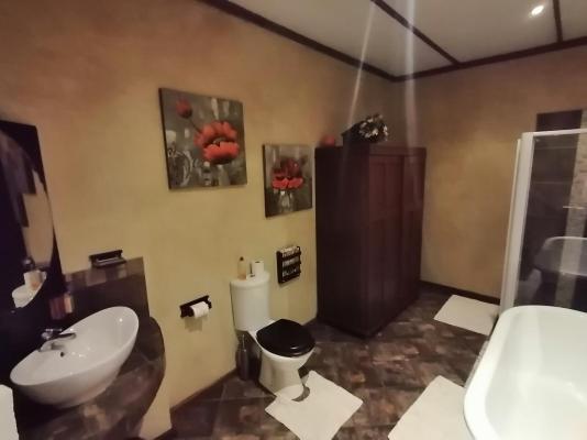 Room image 1