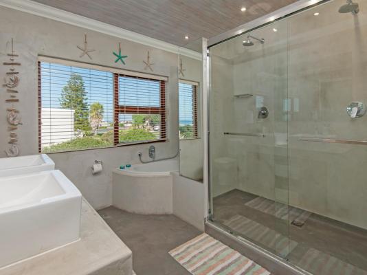 Room image 4