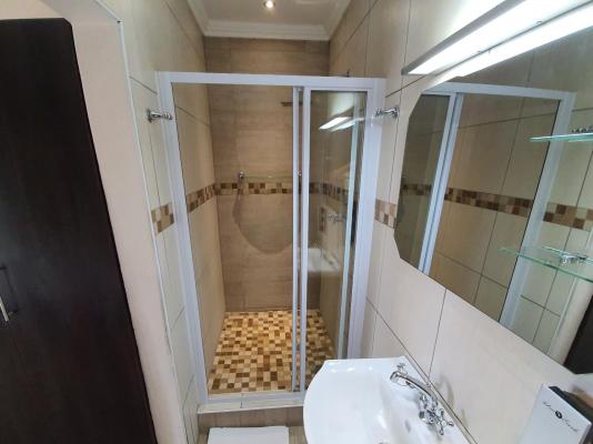 Room image 2