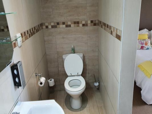 Room image 3