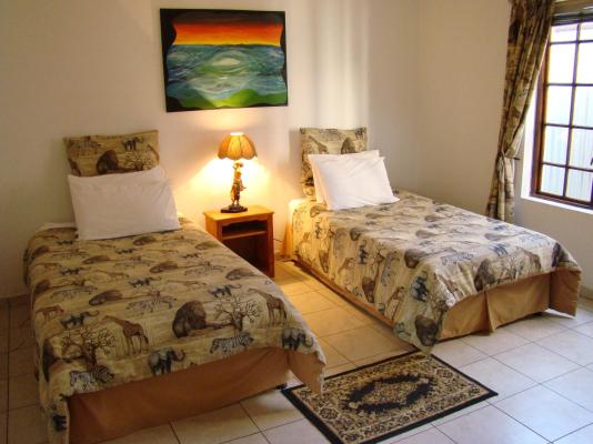 Room image 4