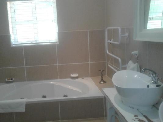 Room image 3