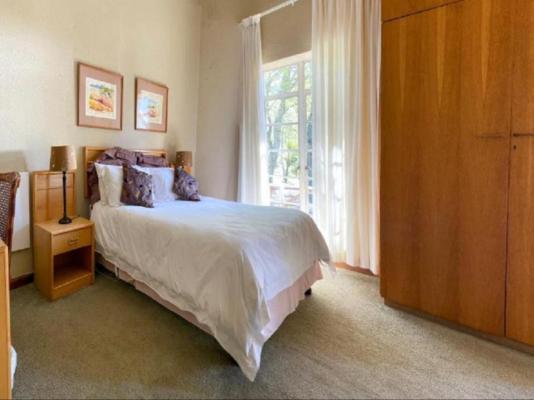 Room image 4