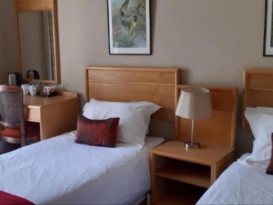Room image 4