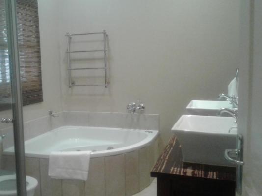 Room image 4