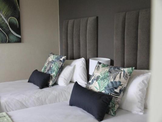 Room image 4