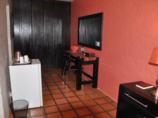 Room image 4
