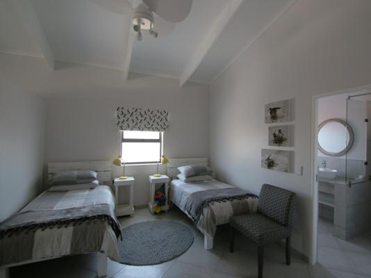 Room image 1