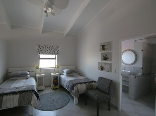 Albatross Guesthouse - 206530